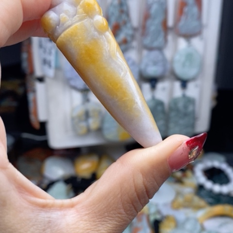 翡翠颈饰未镶嵌翡翠