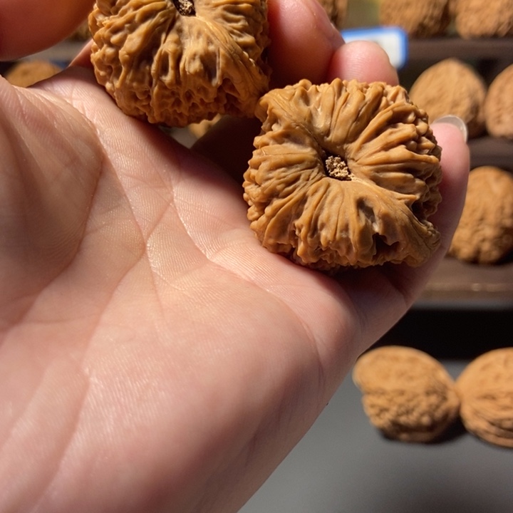 图***叔文玩核桃吊坠南疆石核桃