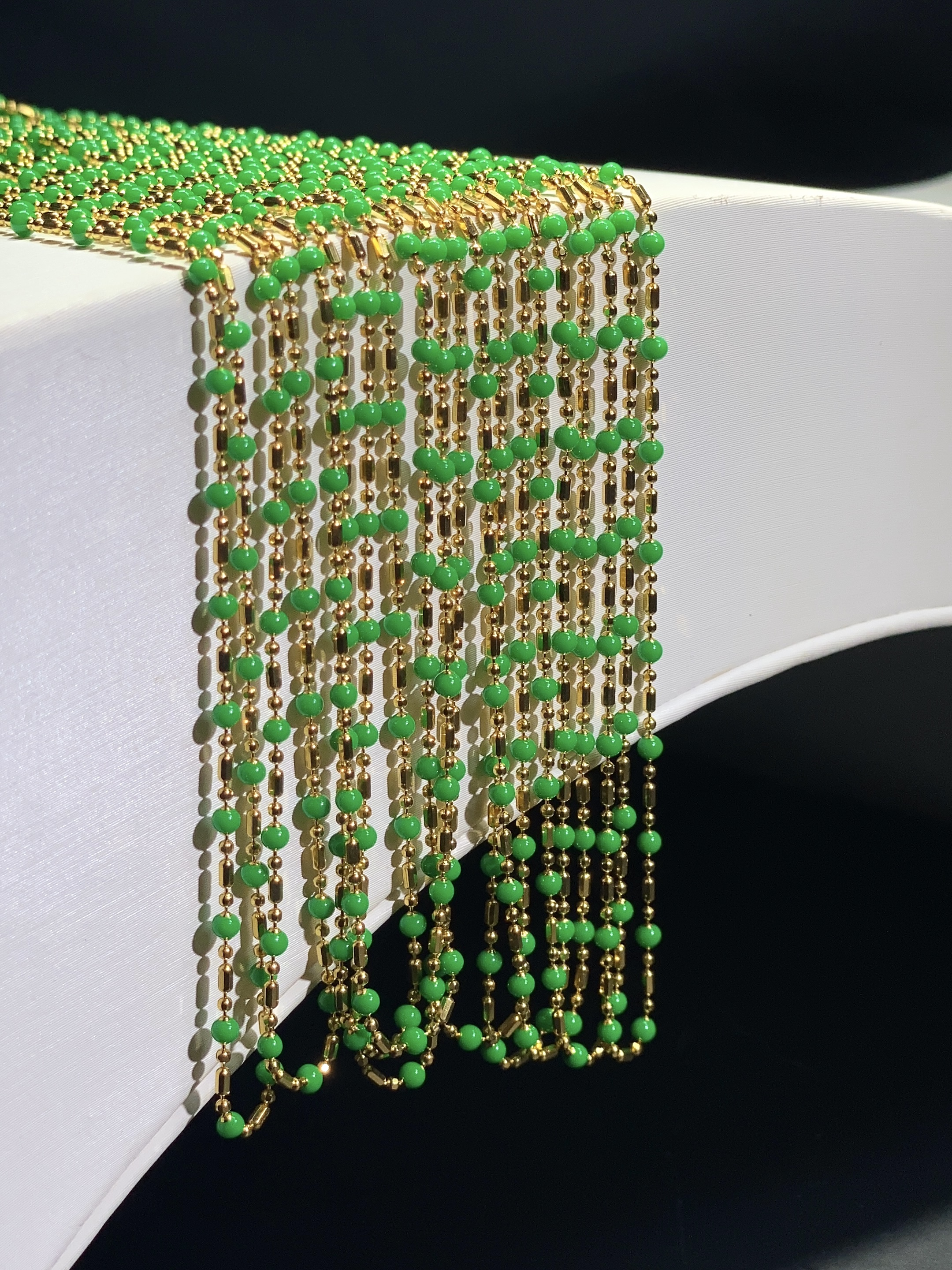 925银银制品 辣绿珐琅配饰珠S925银金色链 尺寸45cm多样性发其一