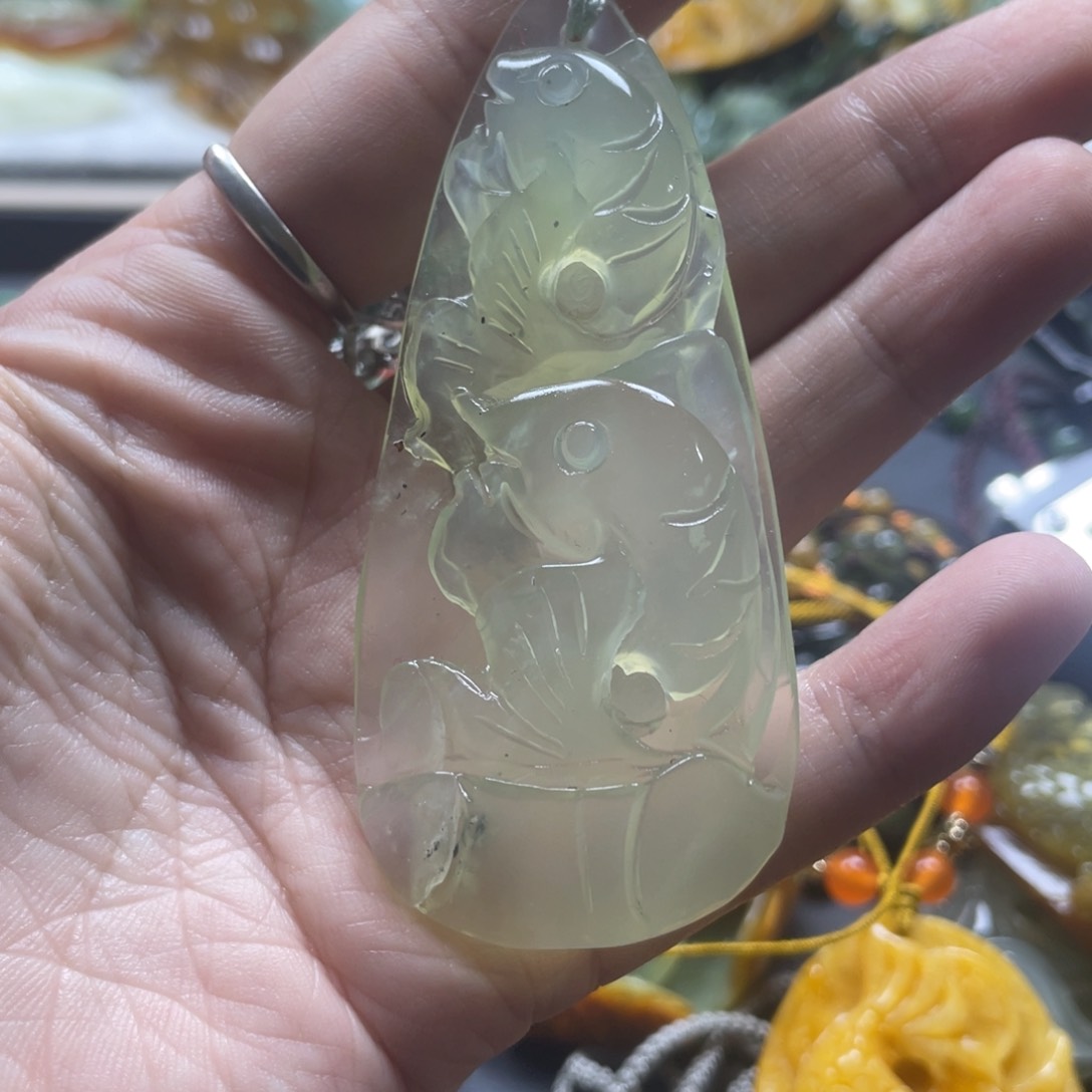 蛇纹石玉颈饰未镶嵌