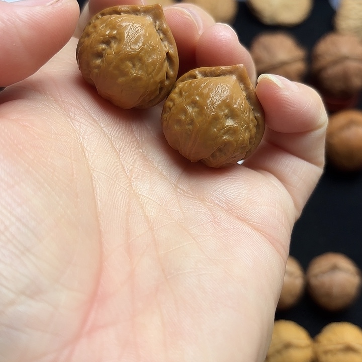 文玩核桃把件粗筋八棱手捻7700000