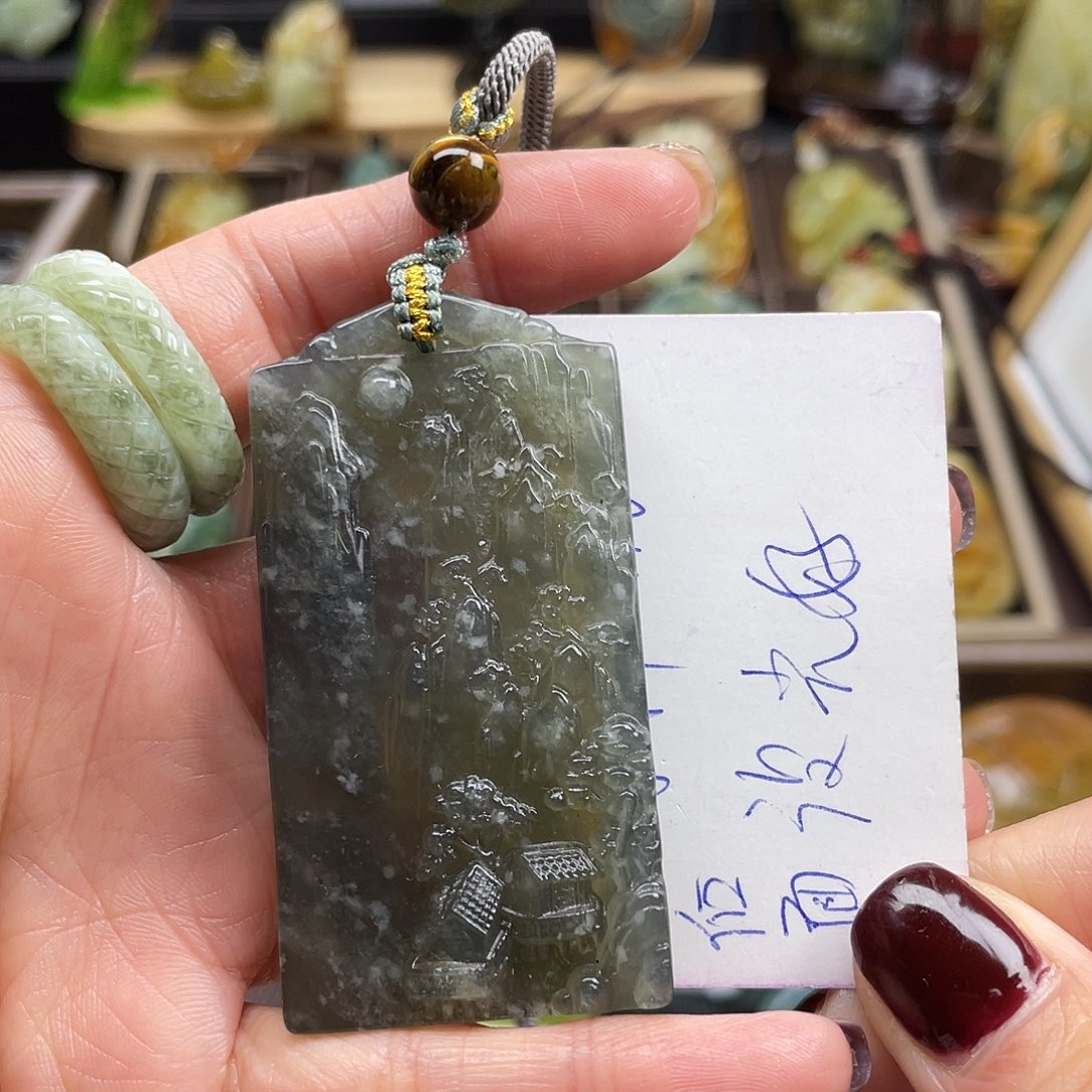 蛇纹石玉颈饰未镶嵌岫玉山水