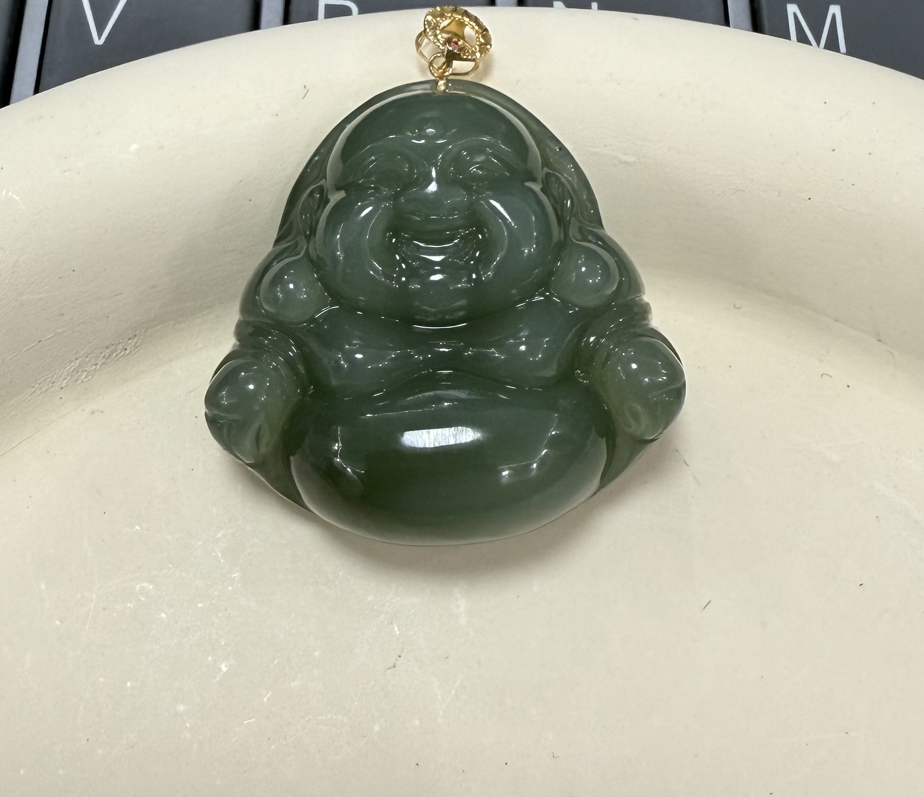 B144天然正宗和田玉碧玉老料18K金镶嵌精美佛公吊坠多样性发其一