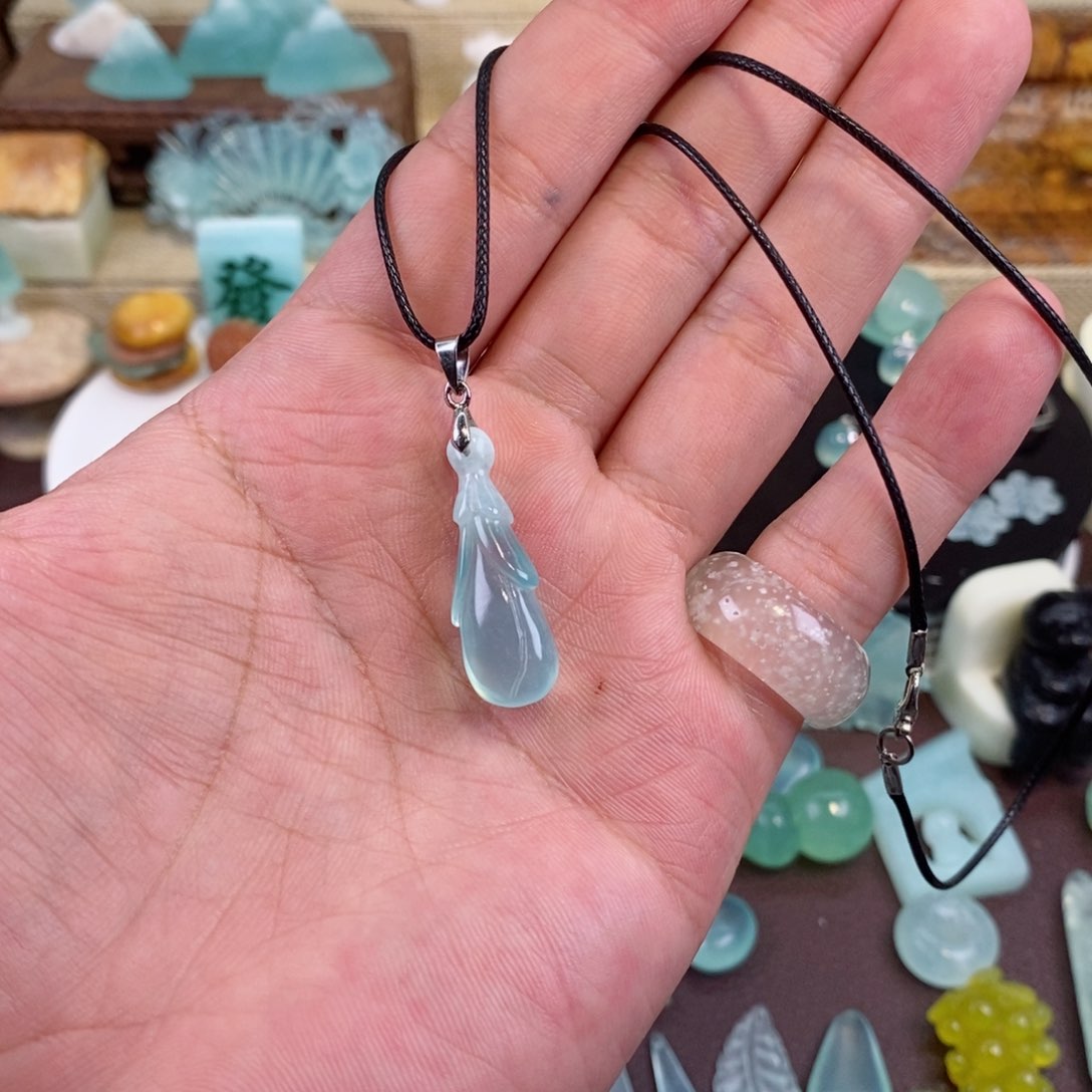 合金蛇纹石玉颈饰护*娘