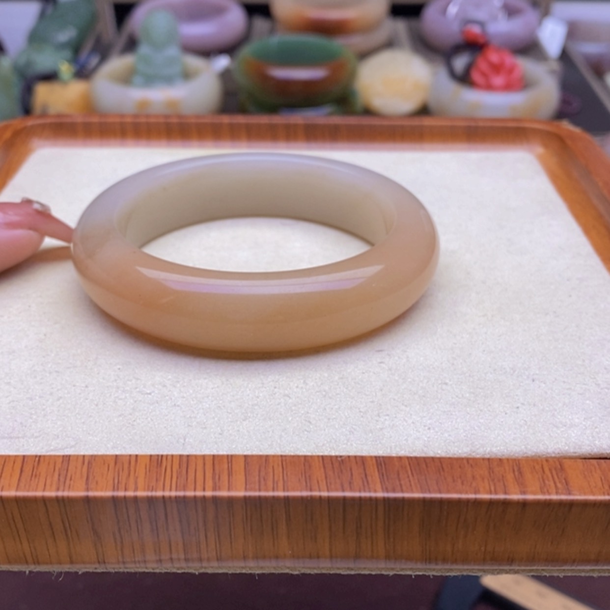 【闪购商品】石英质玉手镯未镶嵌