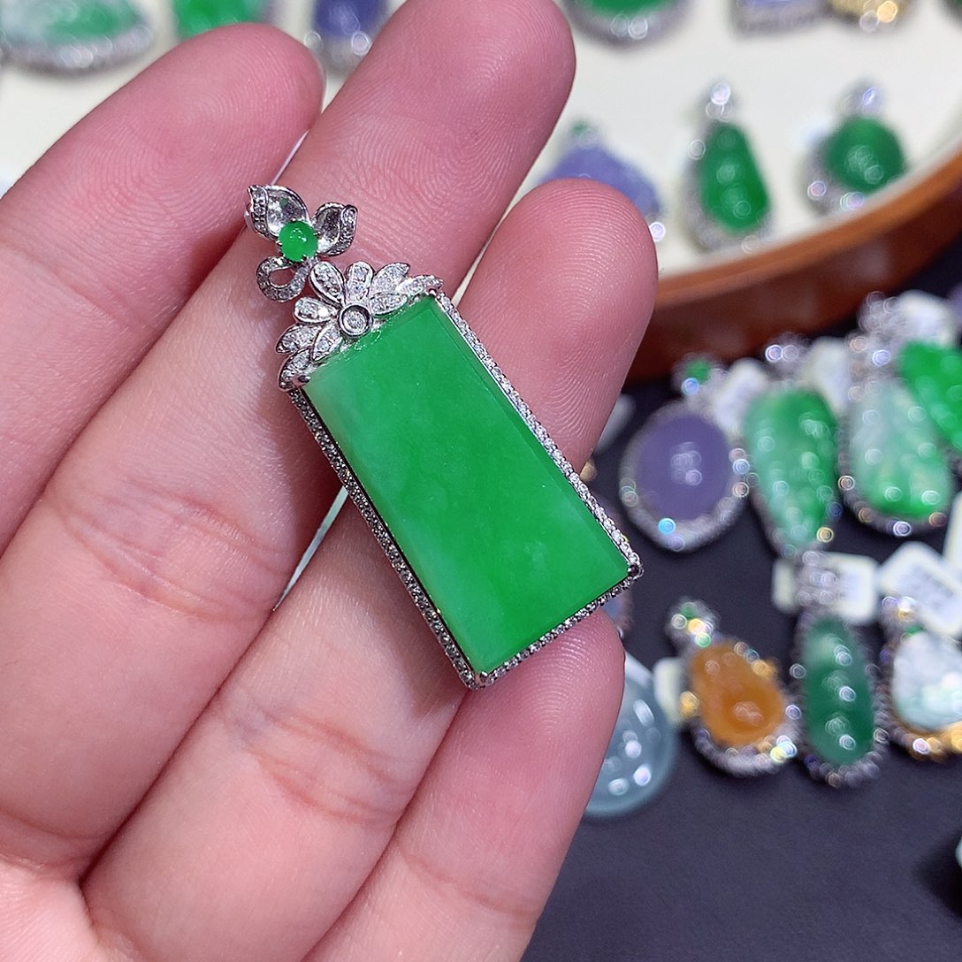 翡翠吊坠(不含链)18K金镶嵌