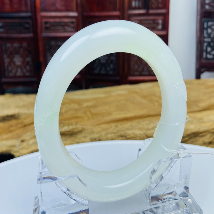 和田白玉羊脂级带微翠色福镯57.5