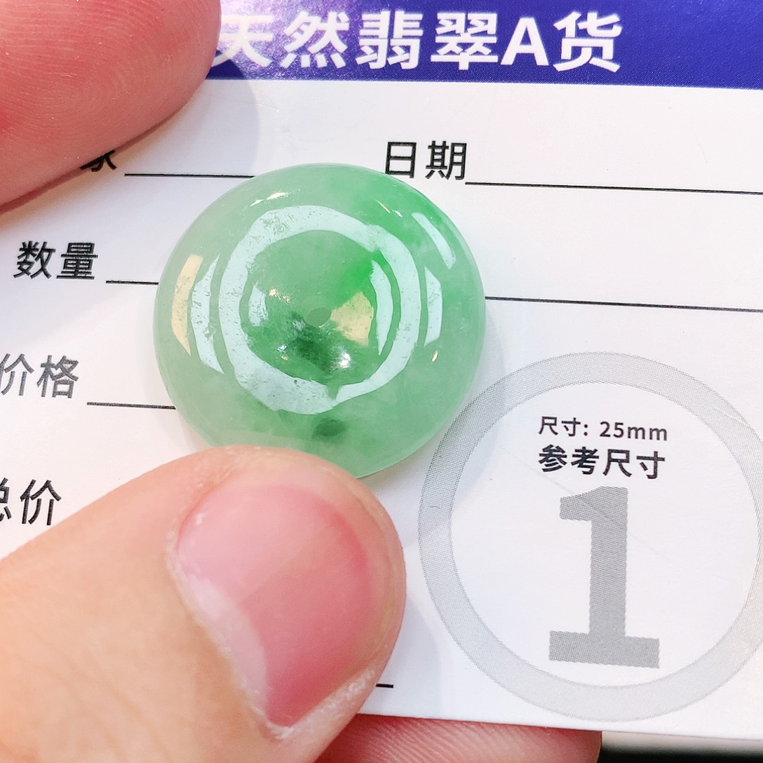 翡翠未镶嵌颈饰缅甸