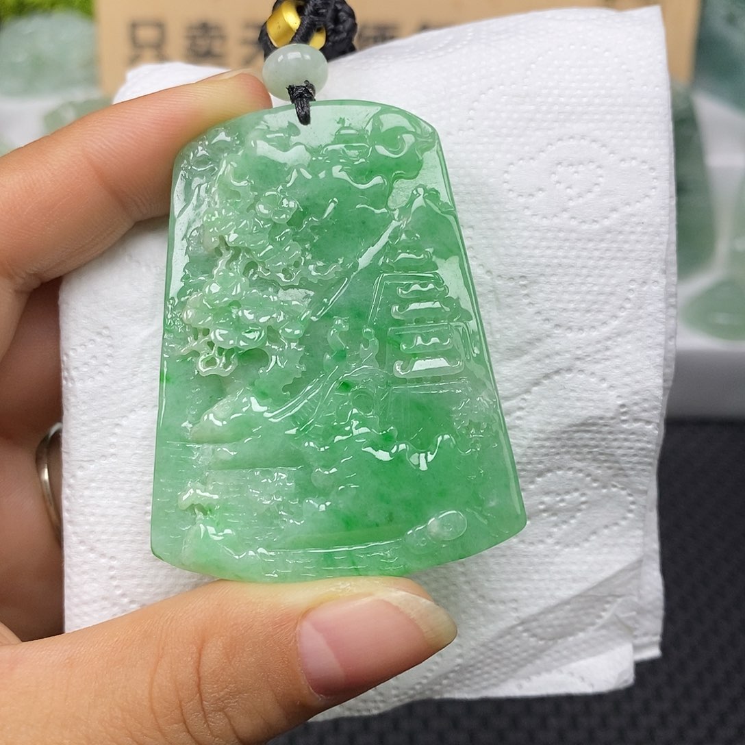 小***依翡翠未镶嵌颈饰翡翠