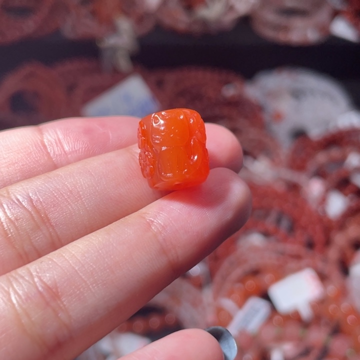 南红玛瑙未镶嵌猫猫桶珠1866