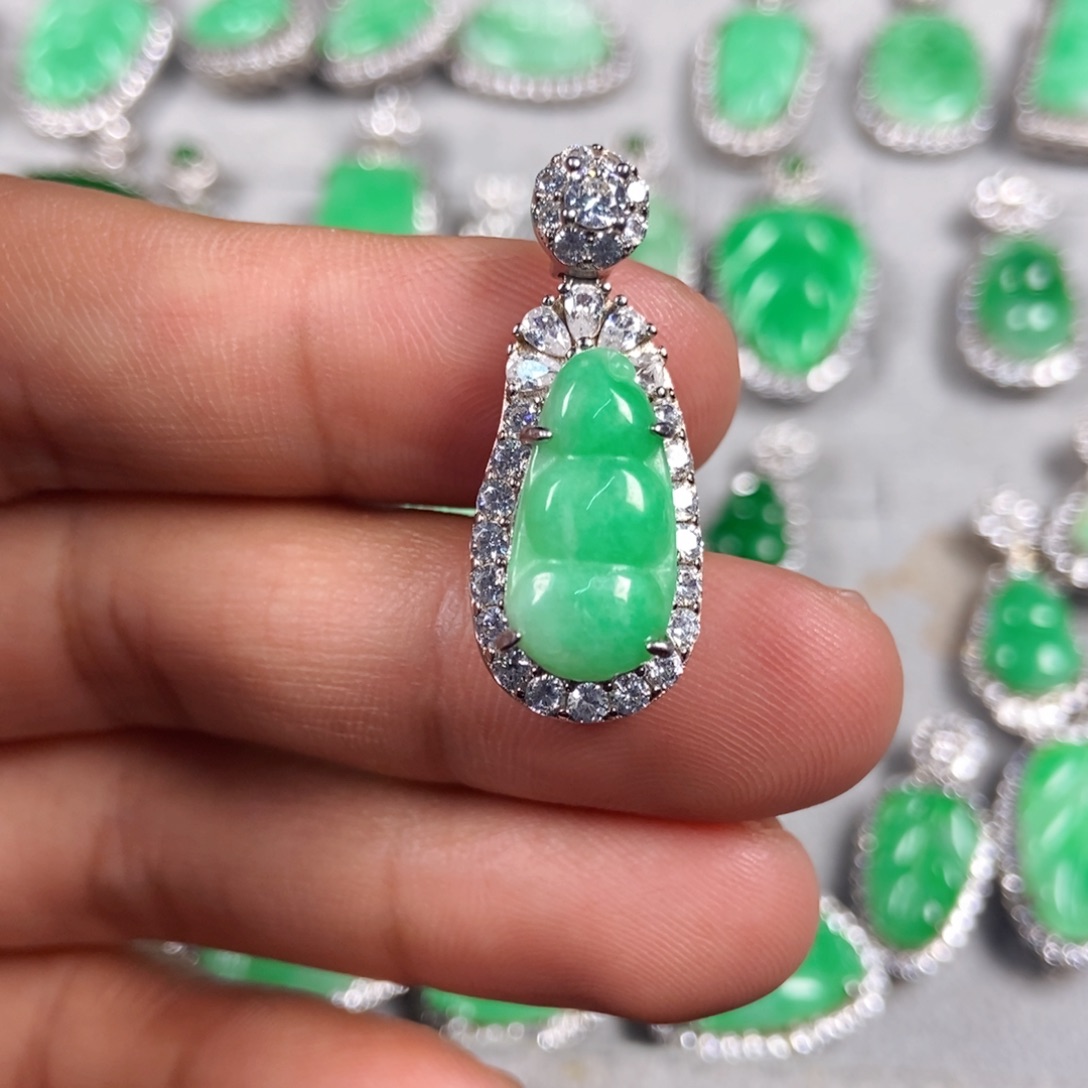 翡翠颈饰未镶嵌福豆