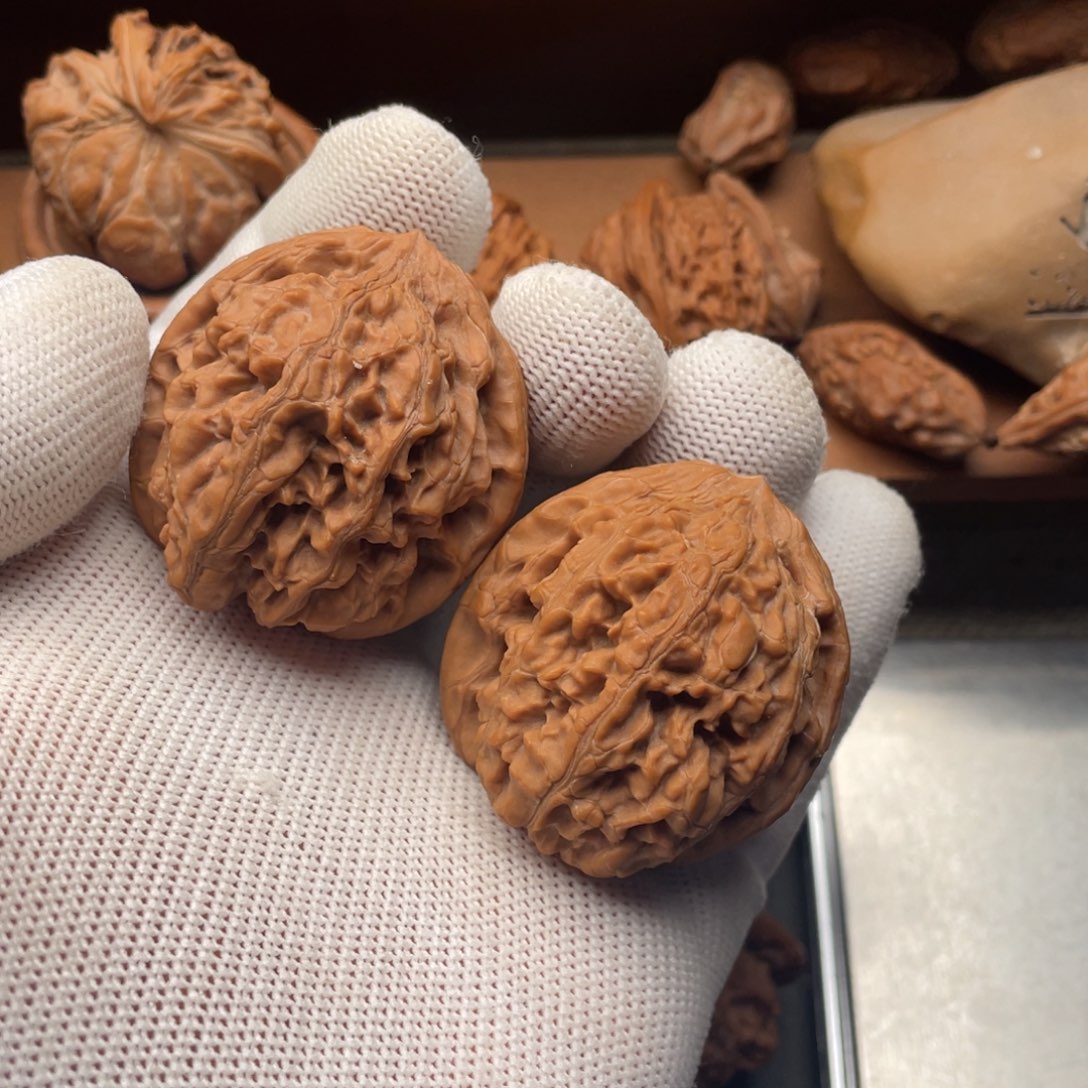 文玩核桃吊坠牡丹纹