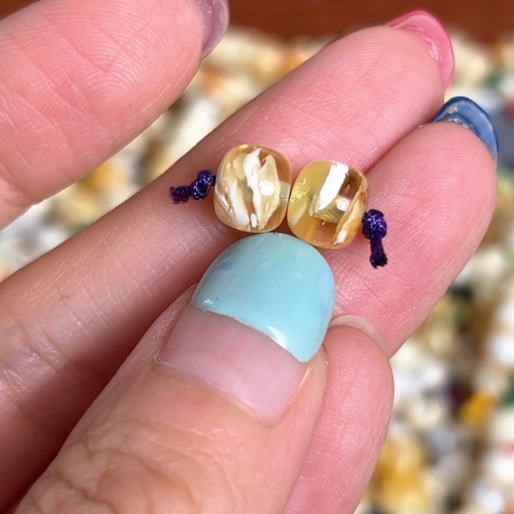 未镶嵌蜜蜡裸石7.6mm一对