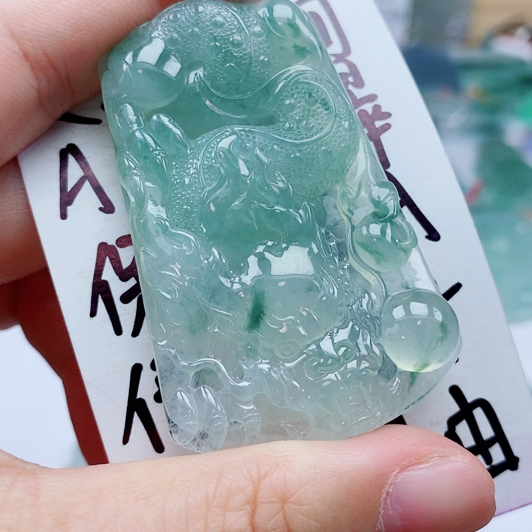 我***u翡翠未镶嵌颈饰天然缅甸A货翡翠龙牌