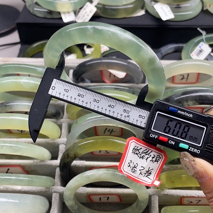蛇纹石玉未镶嵌手镯20