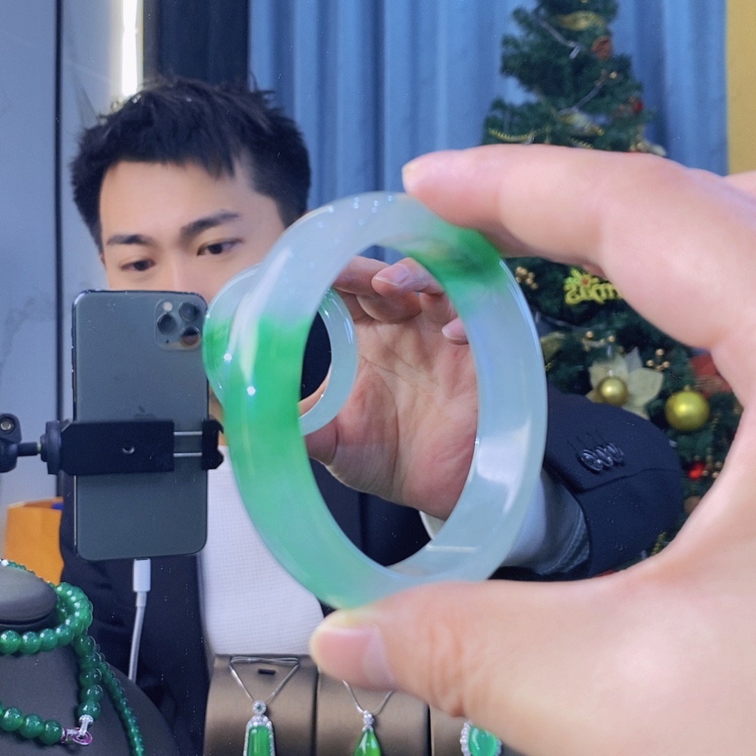 石英质玉手镯未镶嵌草****圈