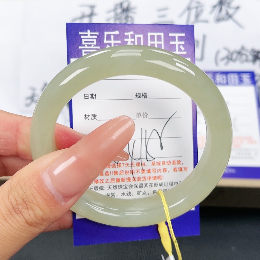 和田玉手镯未镶嵌