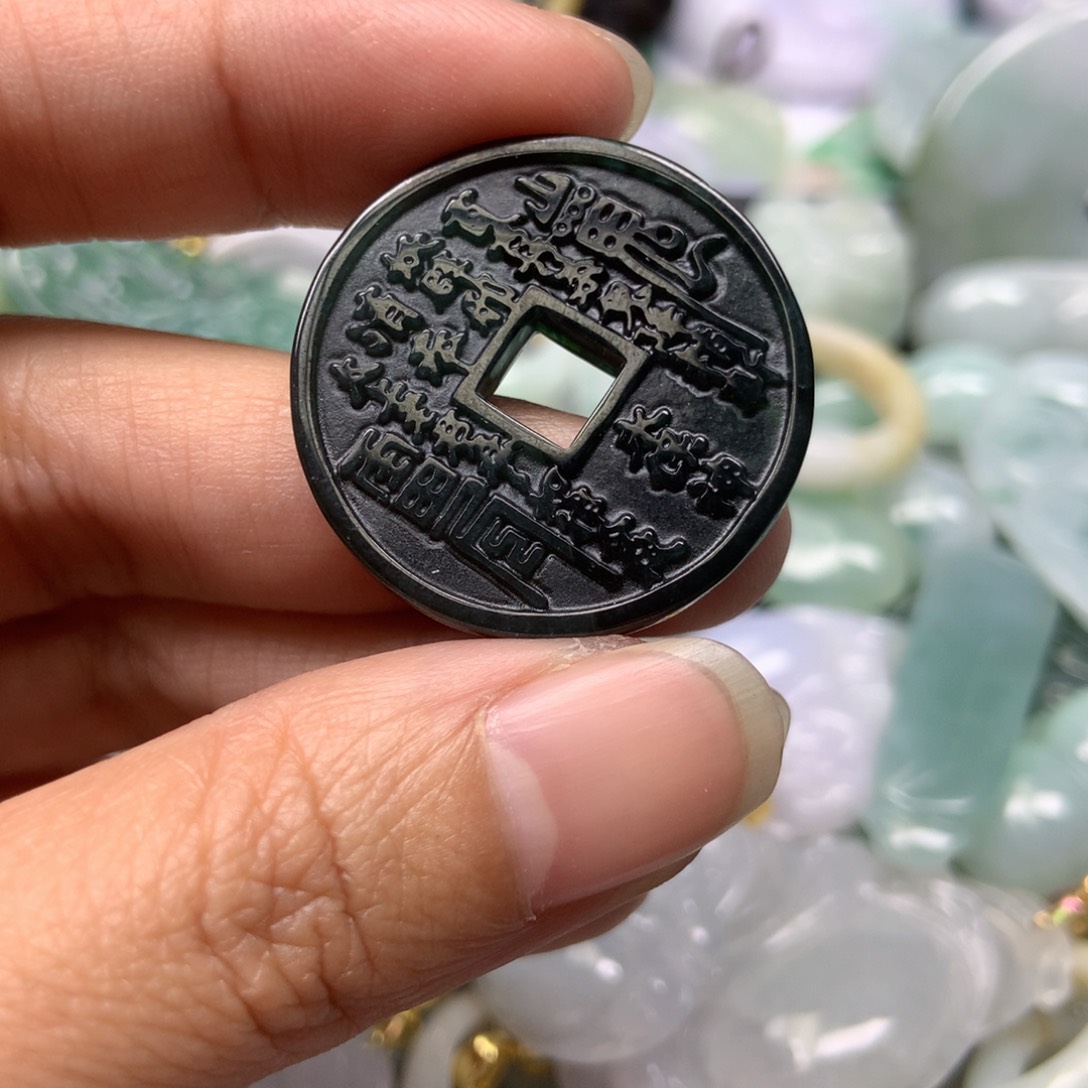 翡翠颈饰未镶嵌天然翡翠