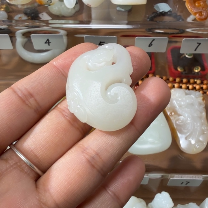 和田玉未镶嵌颈饰新疆和田玉天然毛孔皮如意