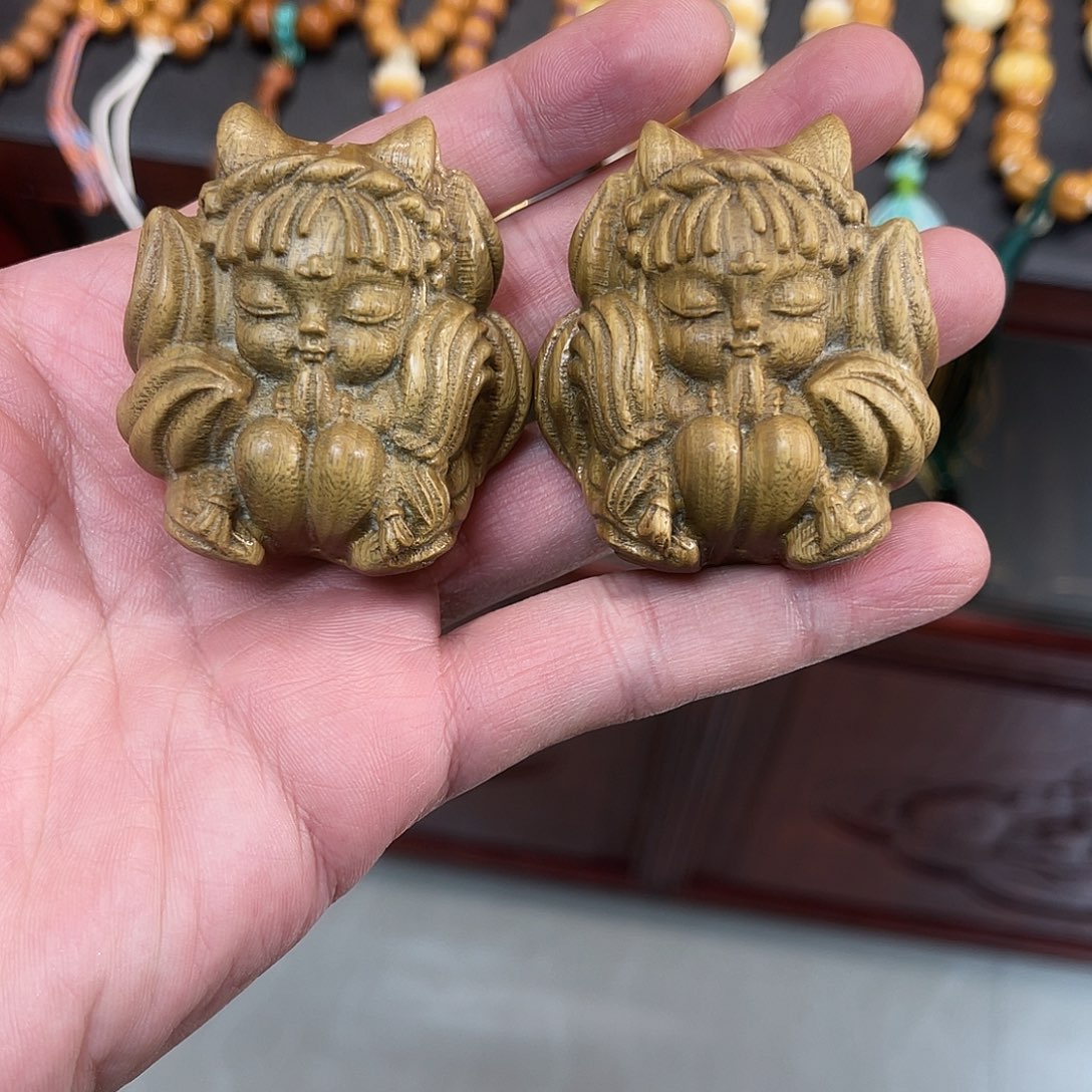 把件维腊木（绿檀）双十一活动纯天然绿檀九尾狐手把件