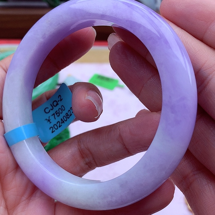 翡翠手镯未镶嵌翡翠