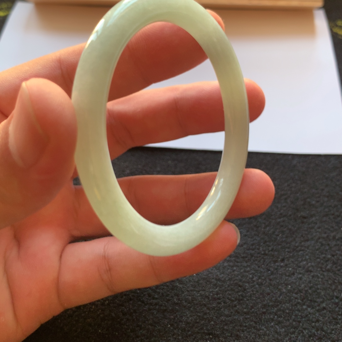 定制翡翠未镶嵌翡翠手镯