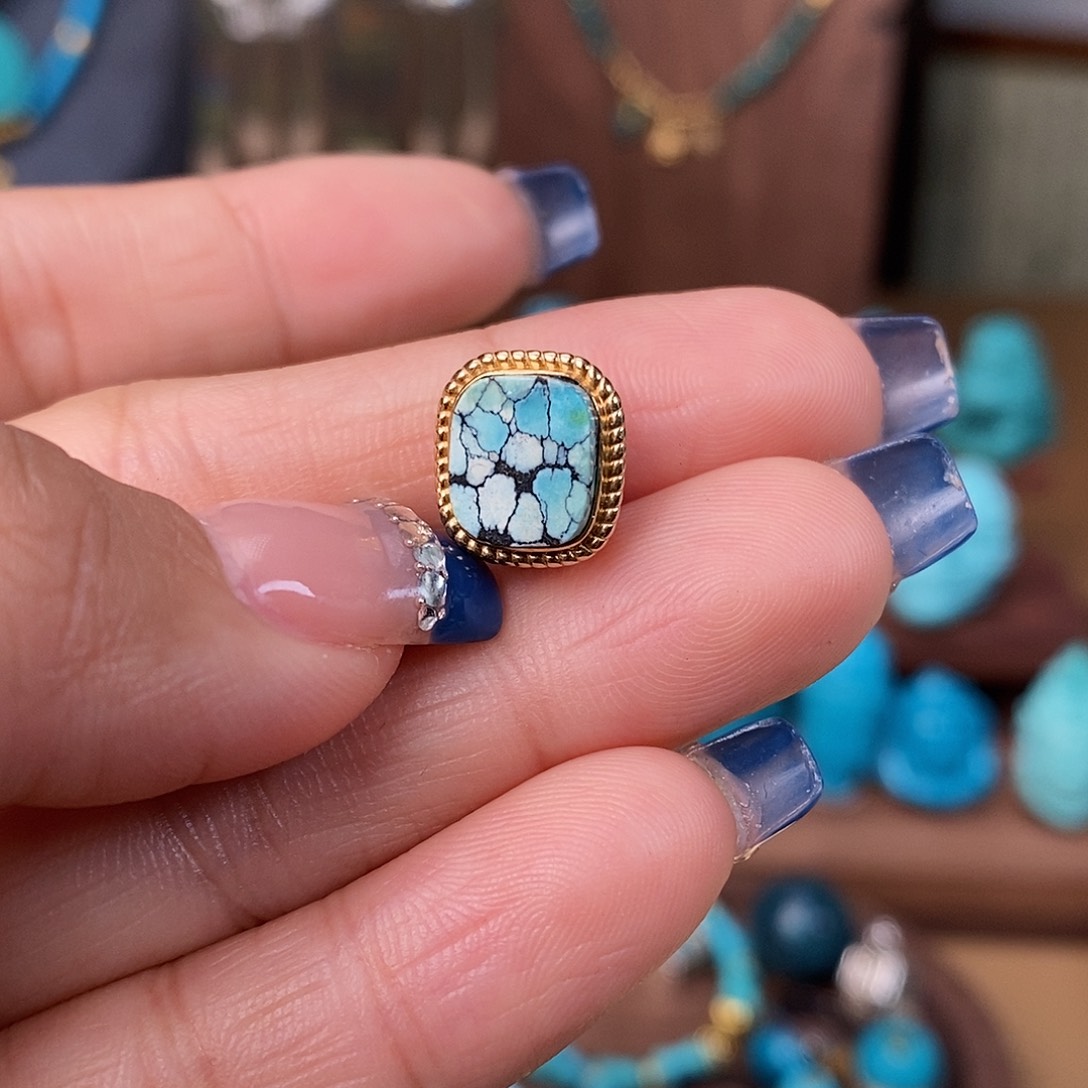 绿松石颈饰未镶嵌