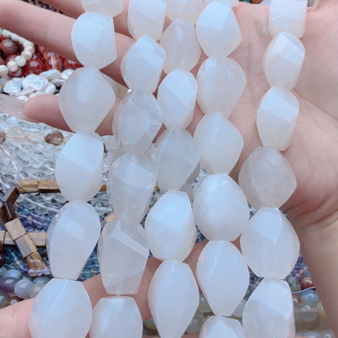 玛瑙/玉髓珠宝半成品未镶嵌白扭形一条卡14