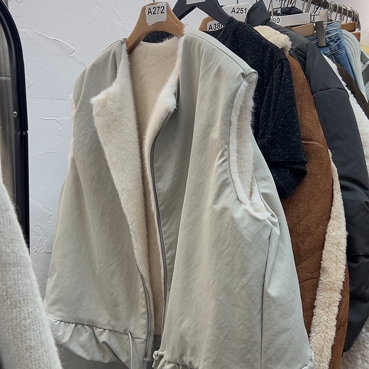 @***子三醋酯纤维棉模特自留 两面穿毛毛马甲