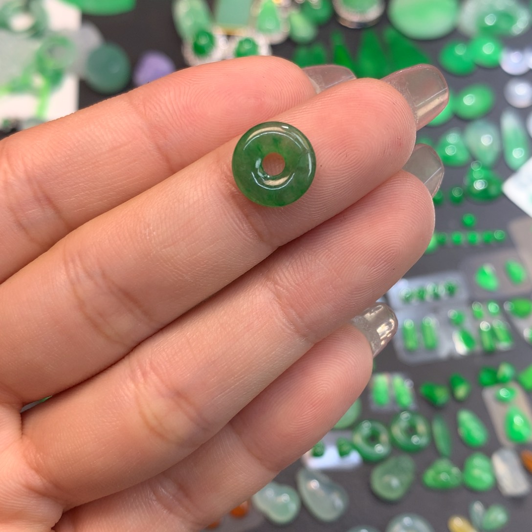 翡翠颈饰未镶嵌裸石甜甜圈