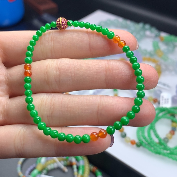 翡翠手镯未镶嵌卡