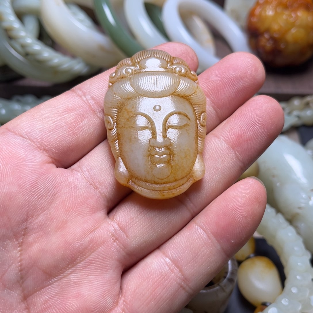 和田玉未镶嵌颈饰云*