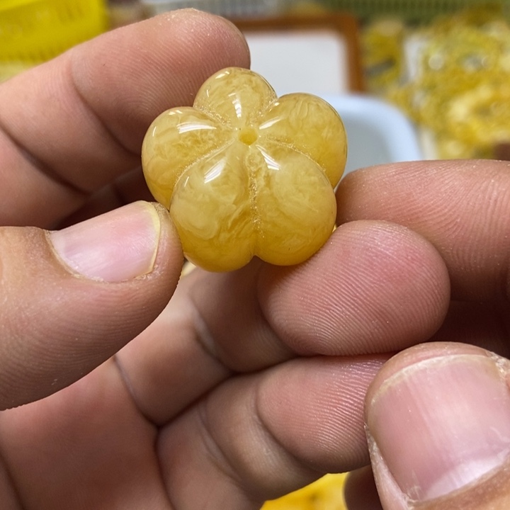 蜜蜡未镶嵌裸石吊坠