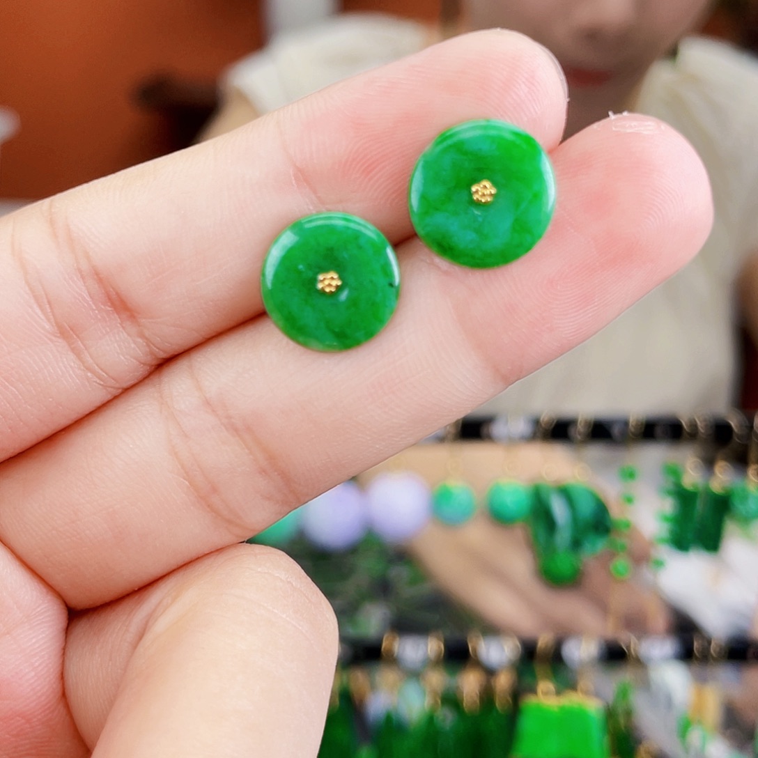 18K金镶嵌翡翠耳饰