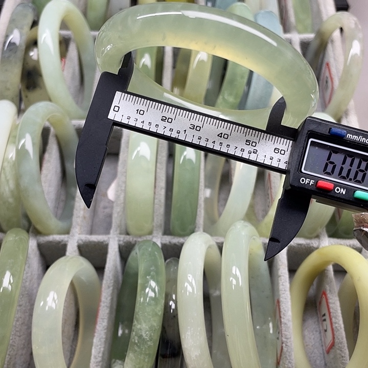 蛇纹石玉未镶嵌手镯107
