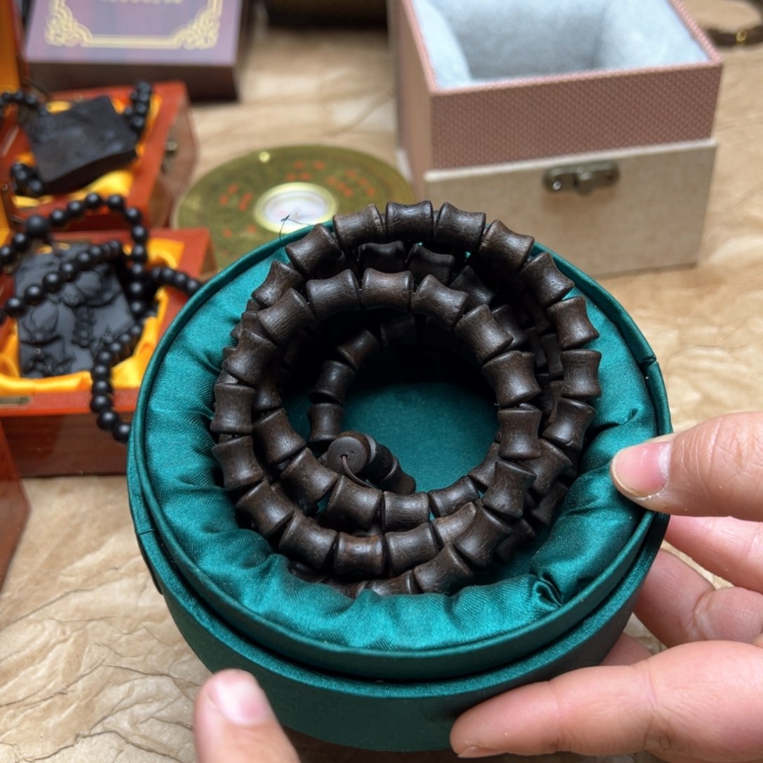 大叶紫檀（黑酸枝木类）