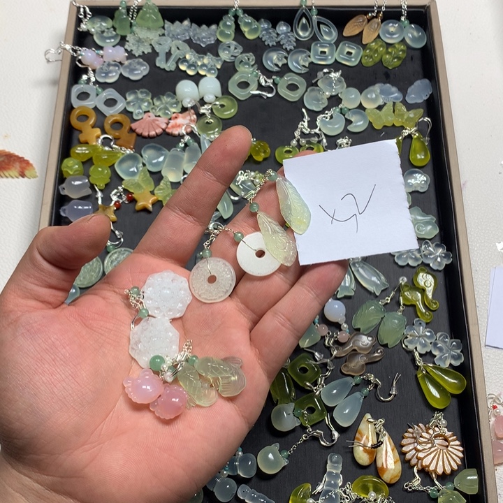 小***小蛇纹石玉合金耳钉