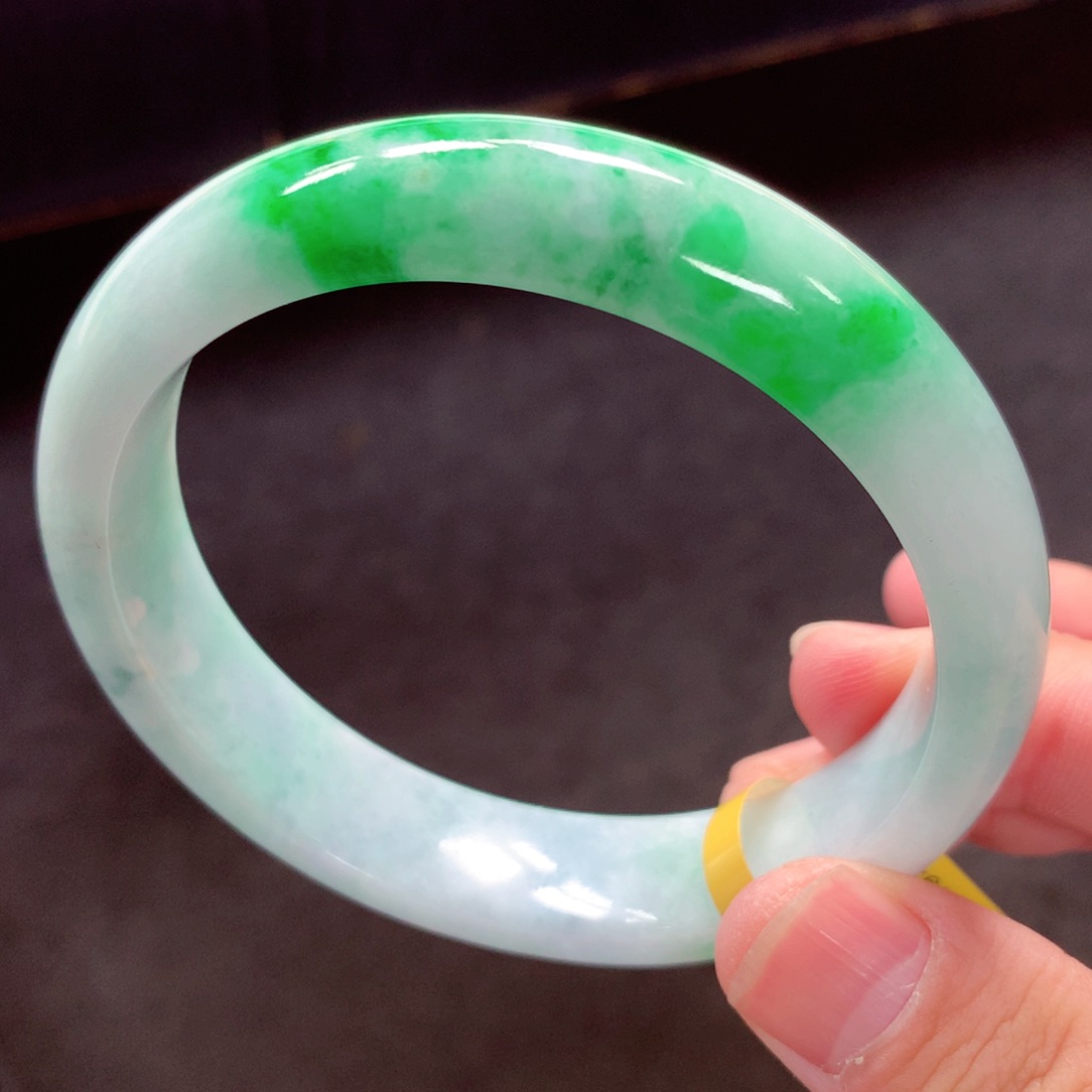 翡翠手镯未镶嵌缅甸