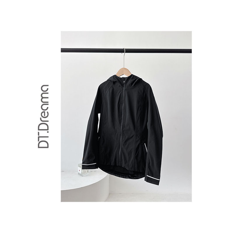 修身百搭冲锋衣女款2025新款黑色外套巨好看薄绒收腰冲锋衣