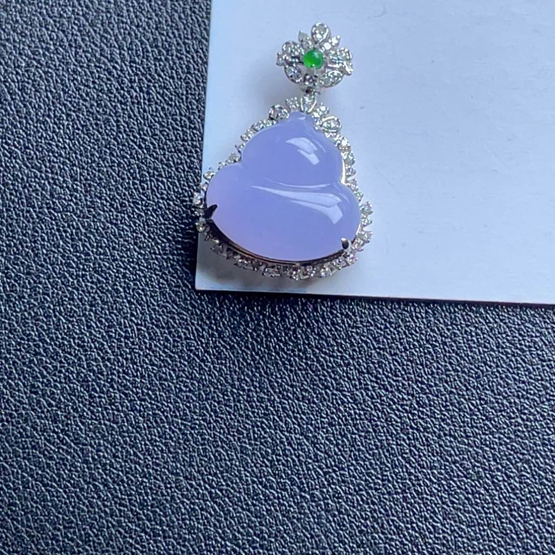 k***y翡翠18K金镶嵌颈饰