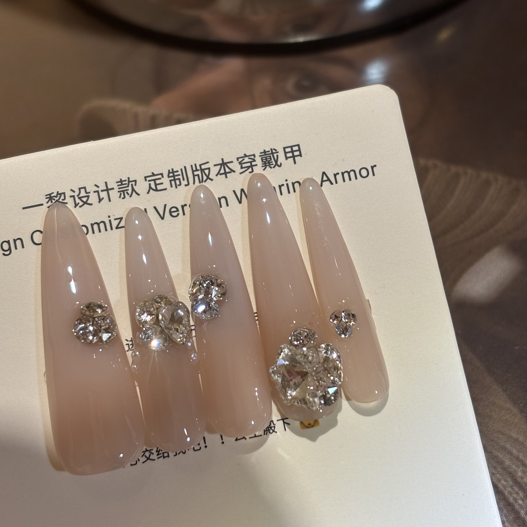 『白茶奶芙』一黎CHUANDAIJIA设计款秋冬晕染纯手工穿戴甲／可拆卸