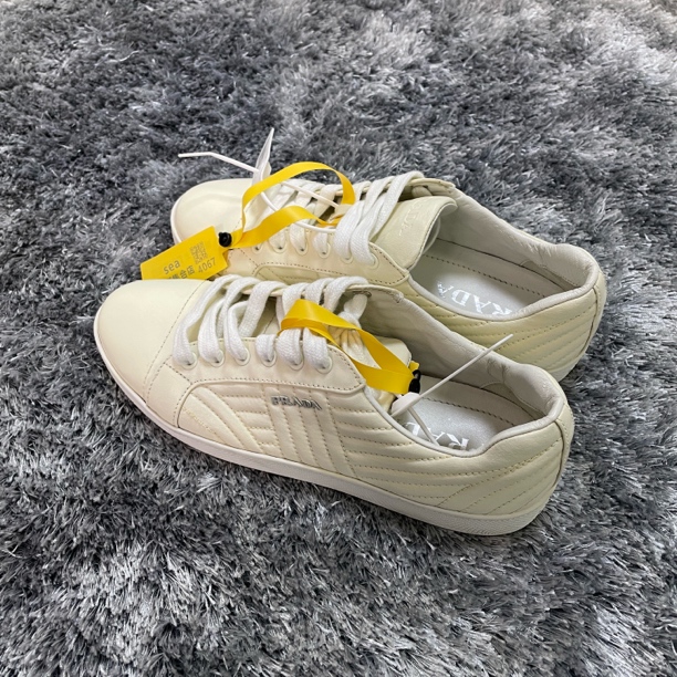 95新 Prada/普拉达 圆头系带平底板鞋38.5/4067