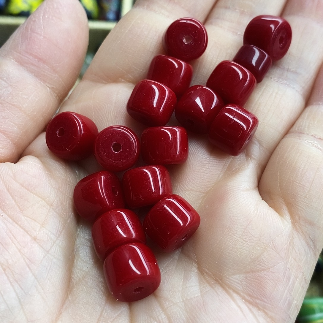 颈饰琉璃雪巴单颗2元，