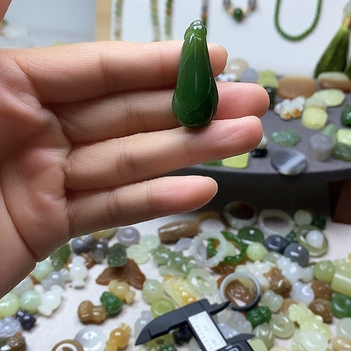 未镶嵌和田玉挂件