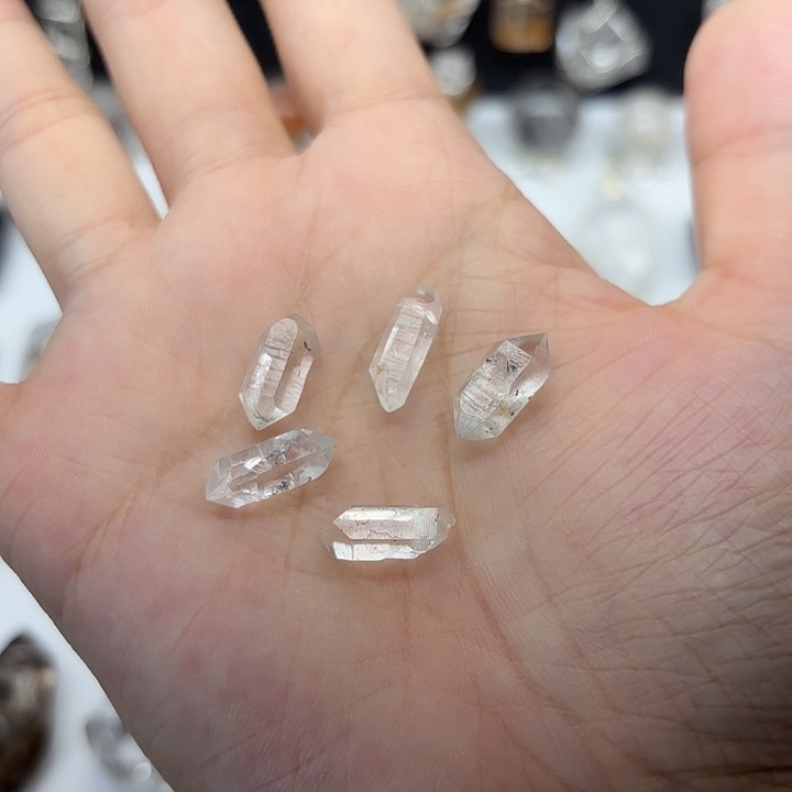 颈饰未镶嵌水晶5颗闪灵钻