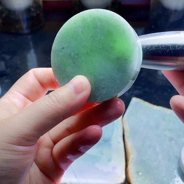 翡翠未镶嵌颈饰毛料47