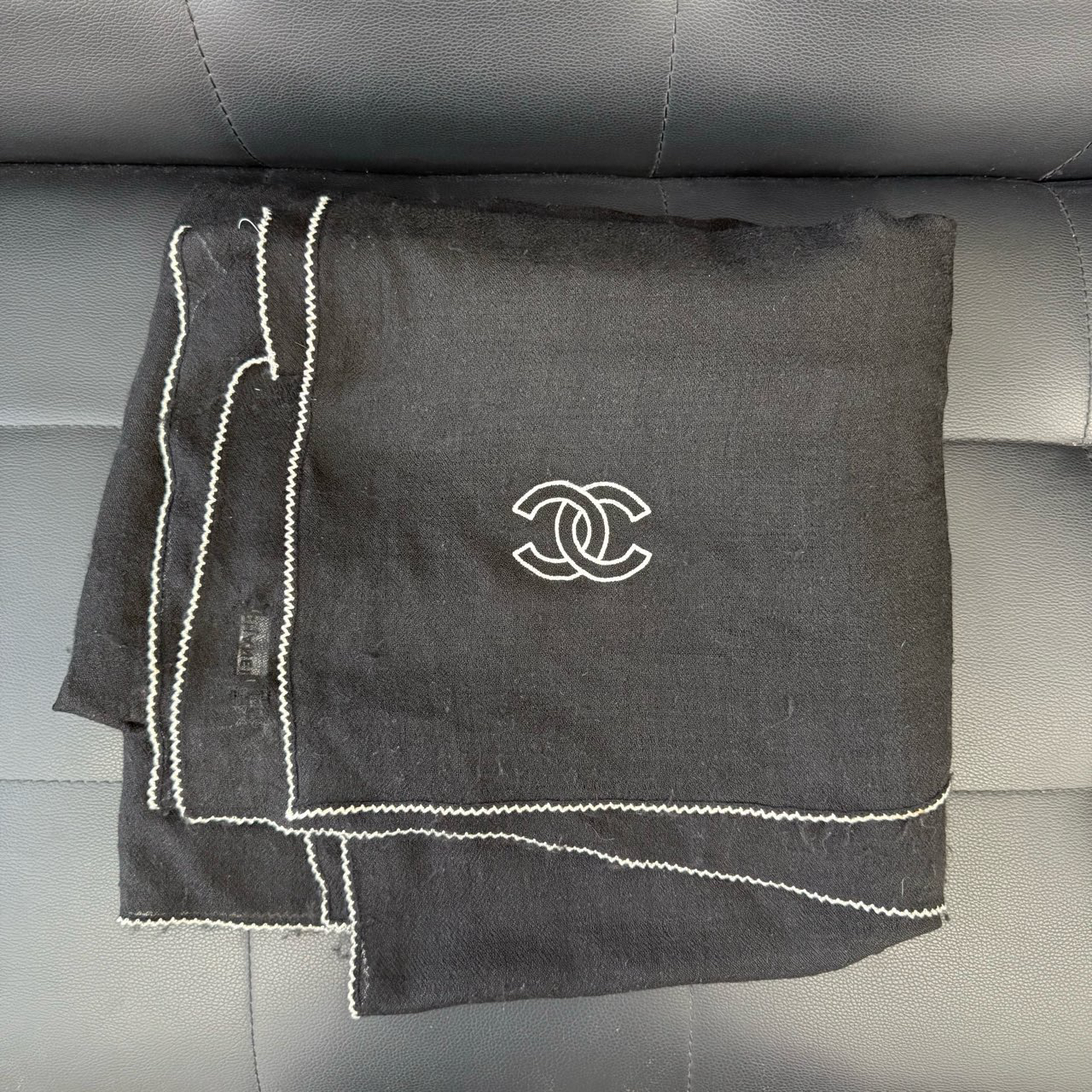 99新 Chanel/香奈儿 CHAN黑色山羊绒围巾 轻薄款 145*235cm