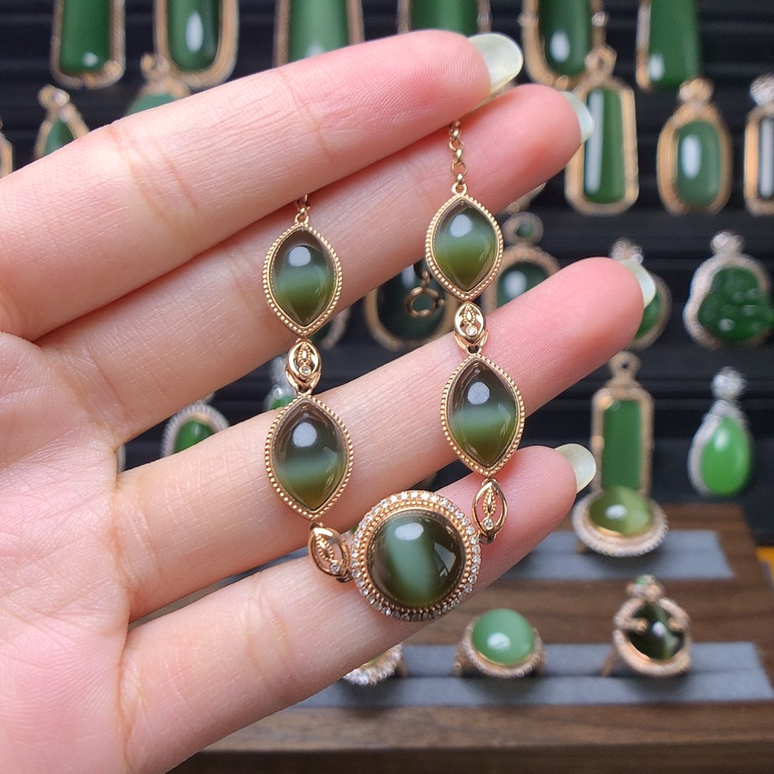 和田玉首饰18K金镶嵌