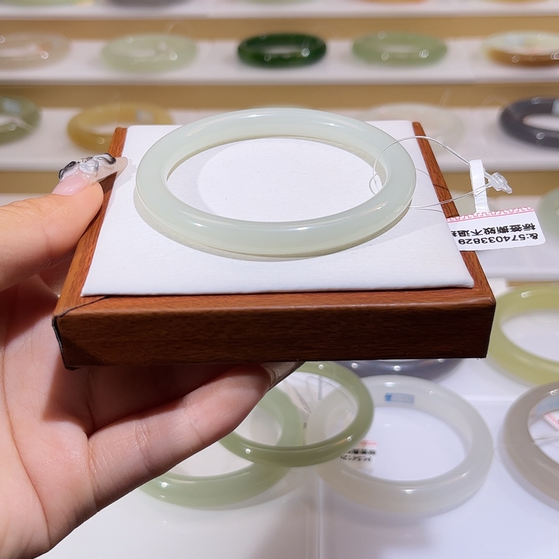 和田玉未镶嵌手镯高青白