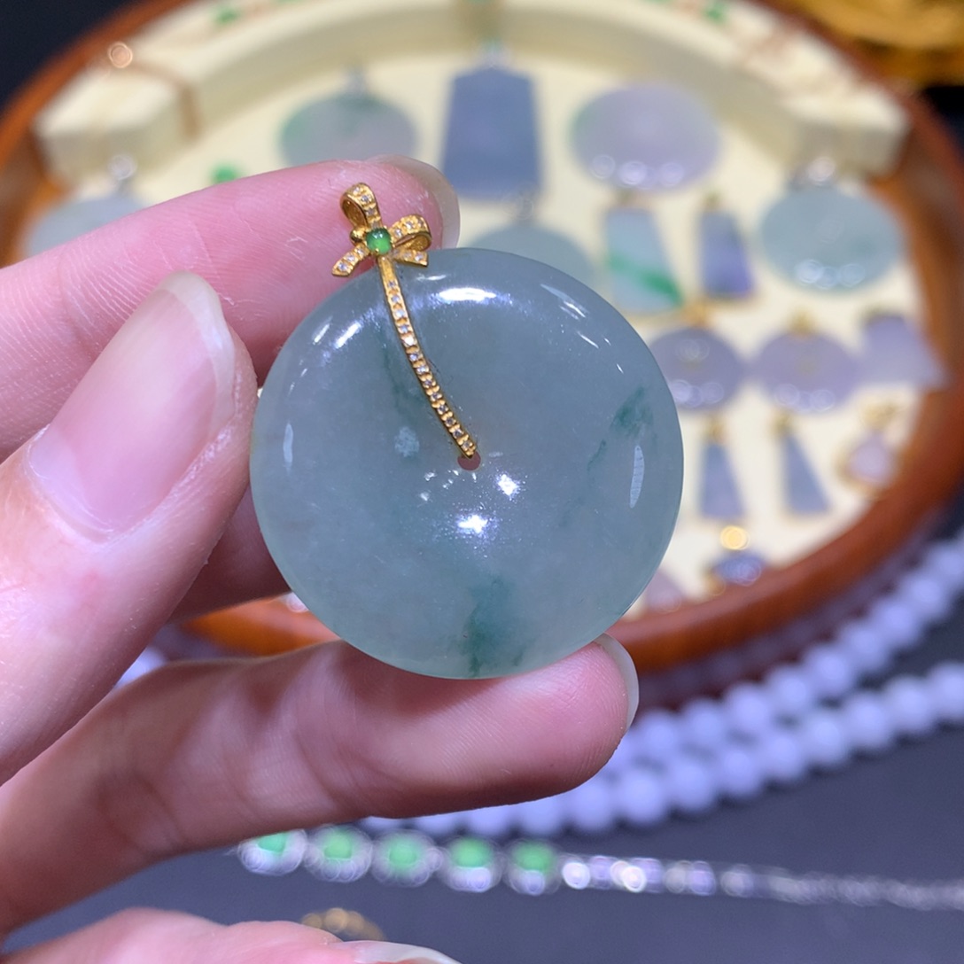 翡翠吊坠(不含链)18K金镶嵌